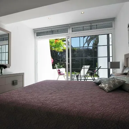 公寓 Townhouse On The 1st Line By Altamarhomes 阿德耶