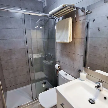 Townhouse On The 1st Line By Altamarhomes * 阿德耶