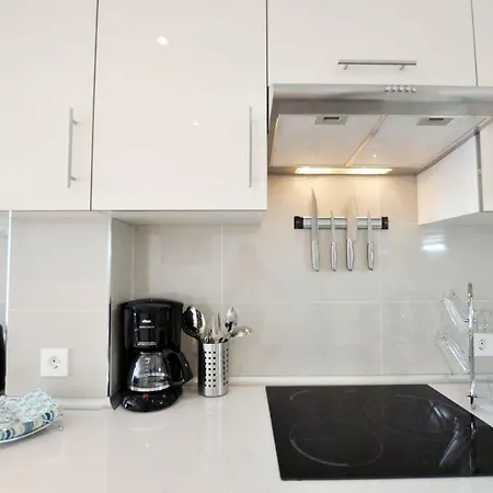 Townhouse On The 1st Line By Altamarhomes * 阿德耶