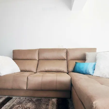 Townhouse On The 1st Line By Altamarhomes 阿德耶