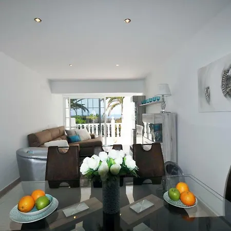 Townhouse On The 1st Line By Altamarhomes 阿德耶