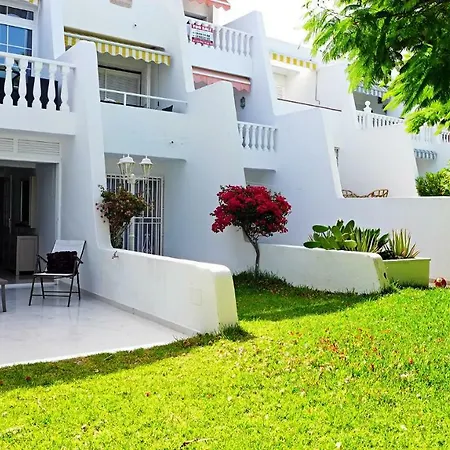 アパート Townhouse On The 1st Line By Altamarhomes *